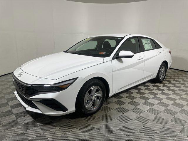 2025 Hyundai Elantra SE photo 3