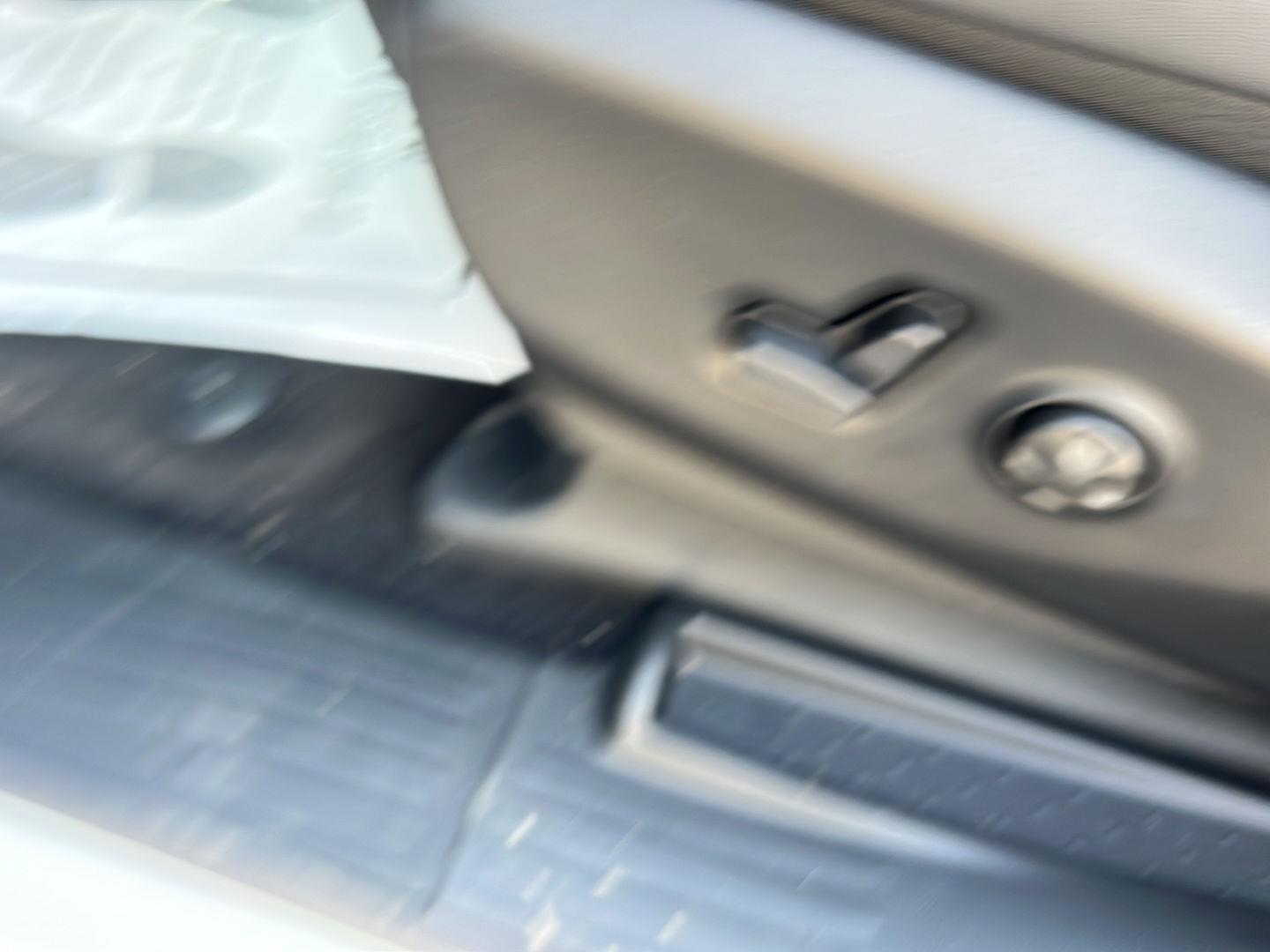 2026 Chrysler Pacifica photo 11
