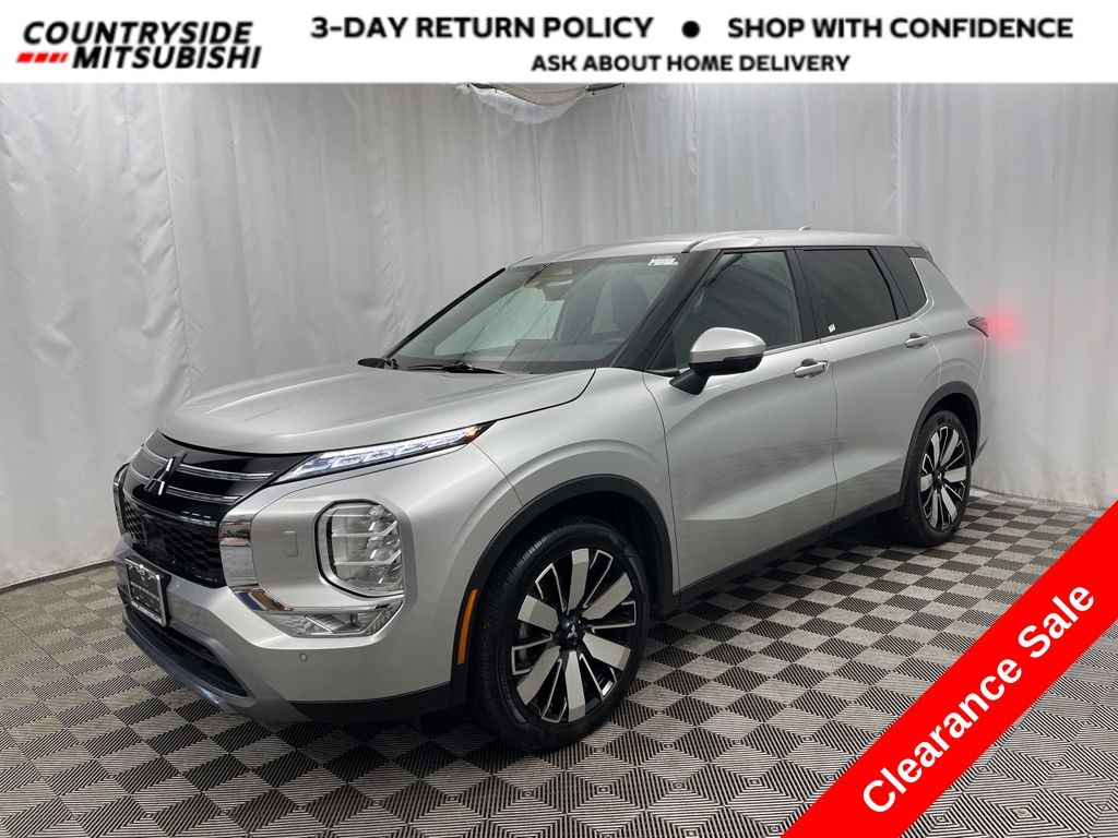 2025 Mitsubishi Outlander SE's photo