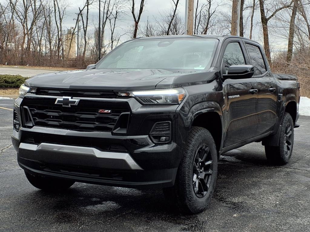 2025 Chevrolet Colorado Z71 photo 2