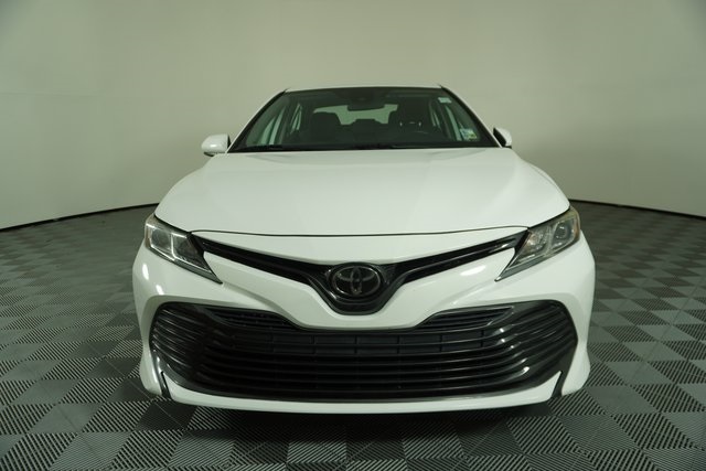 2020 Toyota Camry LE photo 2