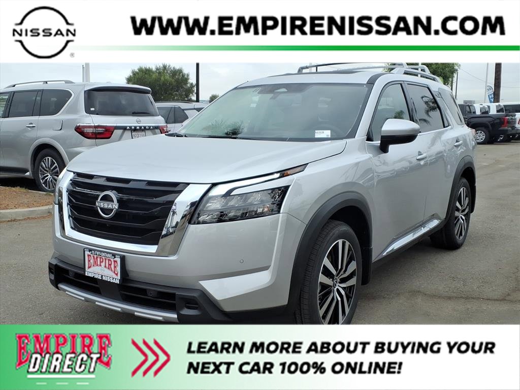 2025 Nissan Pathfinder Platinum's photo