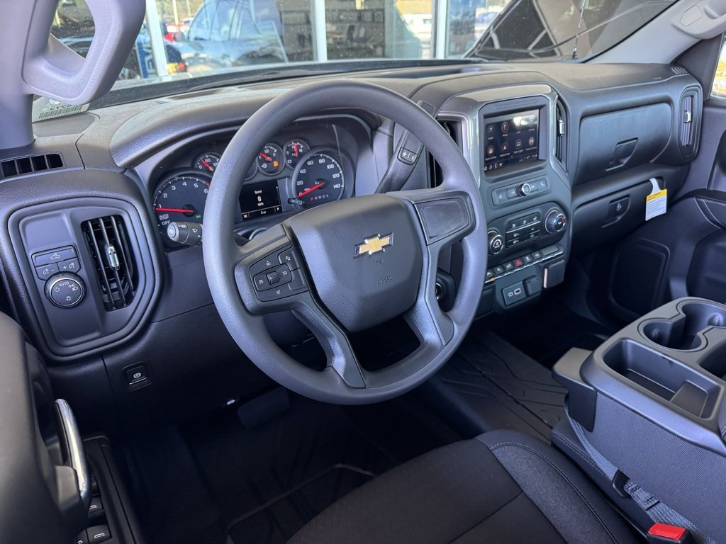 2026 Chevrolet Silverado 1500 Custom photo 3