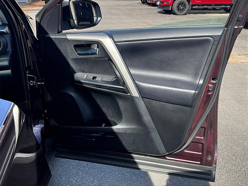 2017 Toyota RAV4 Limited photo 12