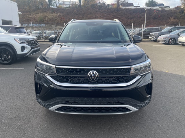 2024 Volkswagen Taos SE photo 3