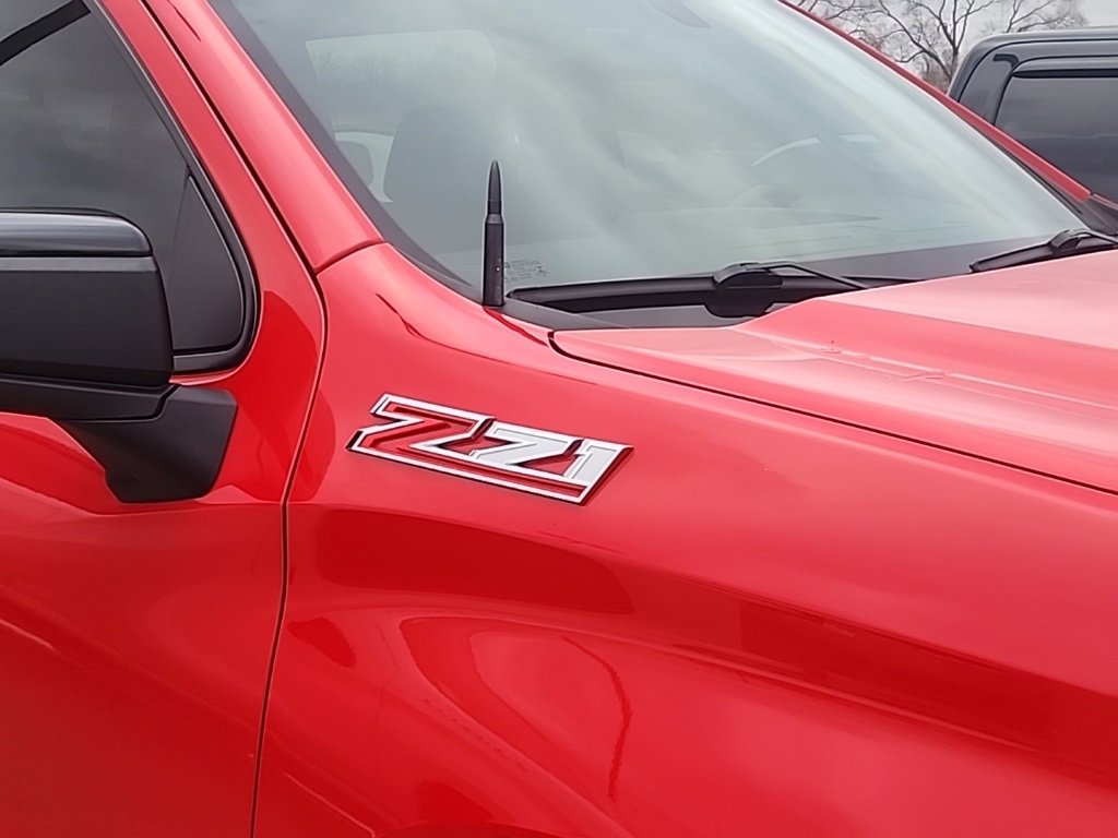 2019 Chevrolet Silverado 1500 RST photo 2