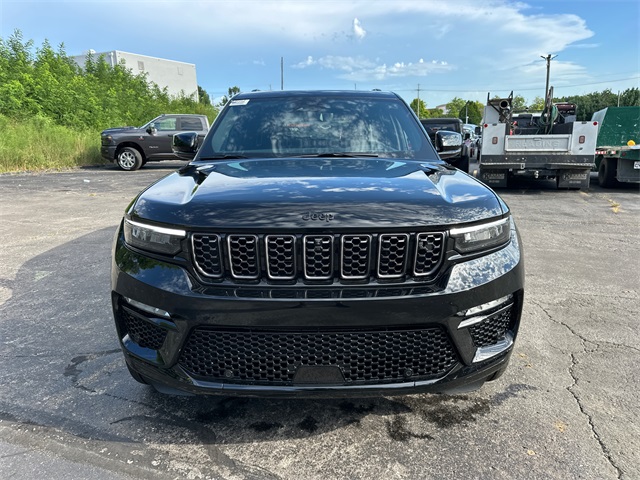 2025 Jeep Grand Cherokee Summit photo 3