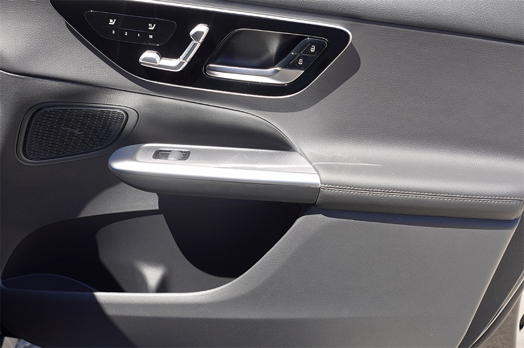2026 Mercedes Benz GLC 300 photo 10