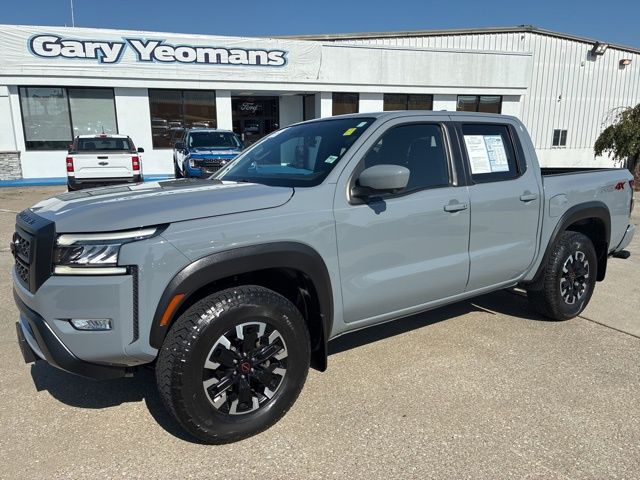 2022 Nissan Frontier PRO-4X photo 2