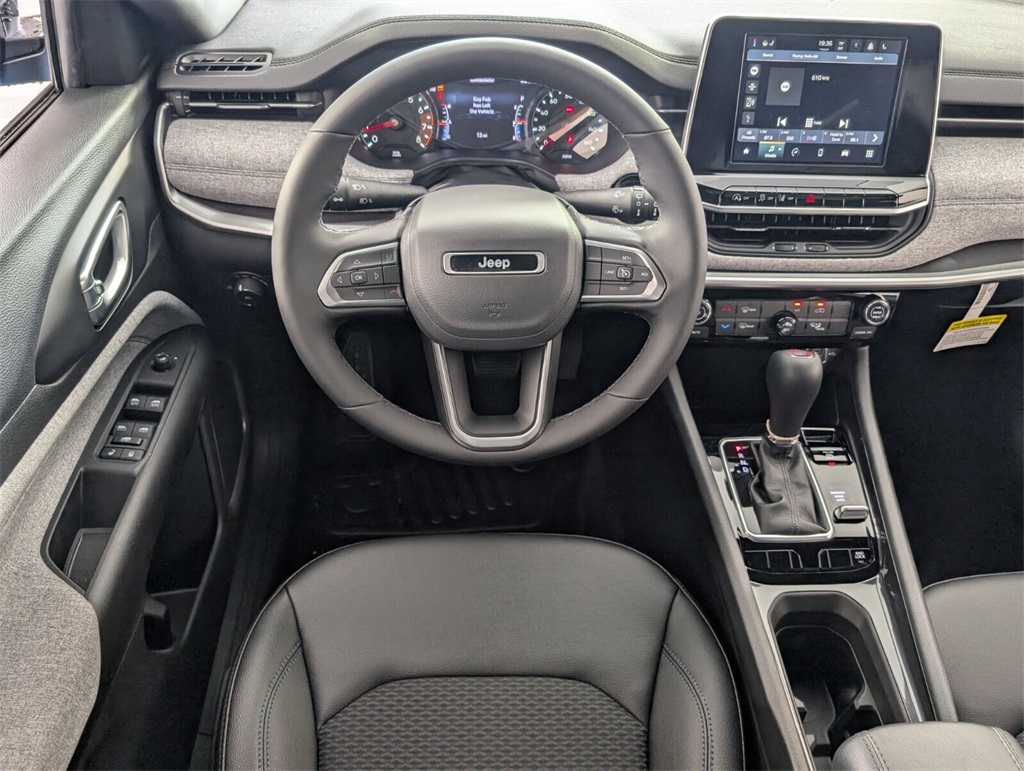 2025 Jeep Compass Latitude photo 8