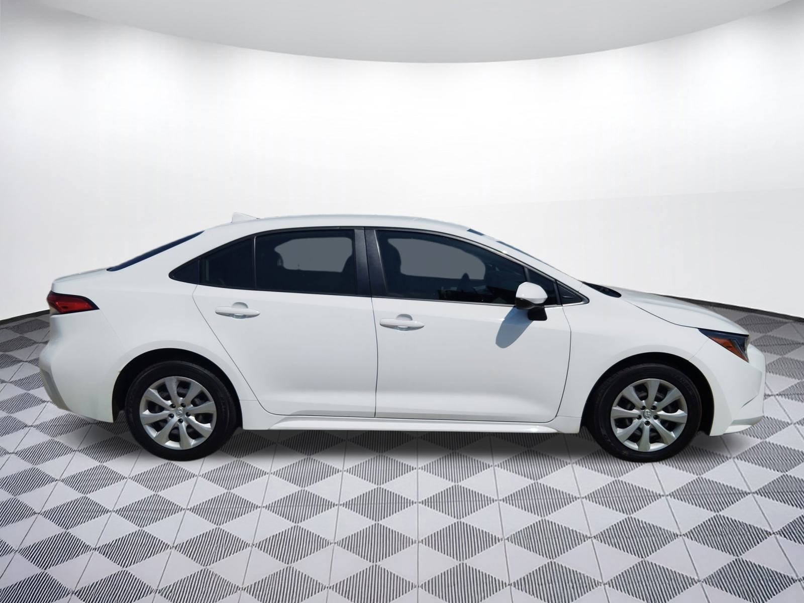 2022 Toyota Corolla LE photo 8