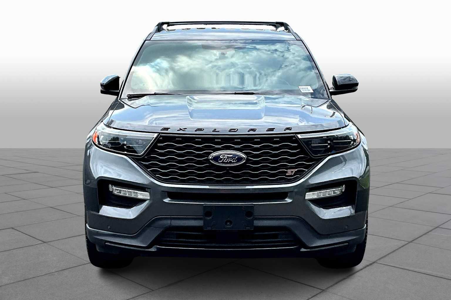2022 Ford Explorer ST photo 3