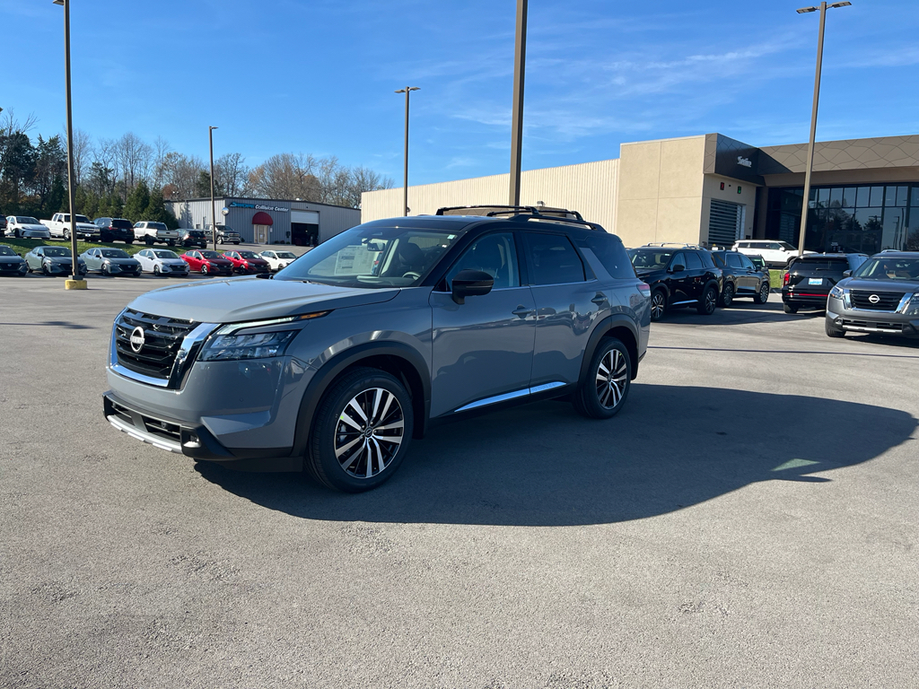 2025 Nissan Pathfinder Platinum's photo