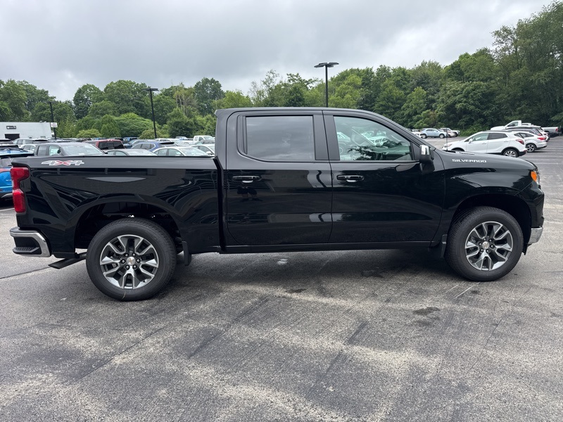 2025 Chevrolet Silverado 1500 LT photo 2