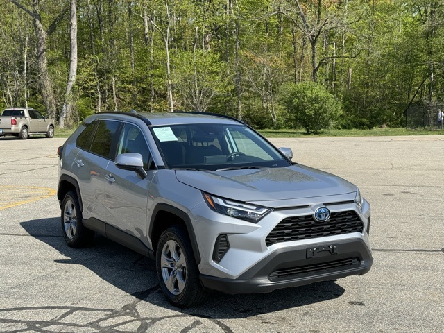2024 Toyota RAV4 Hybrid XLE photo 3