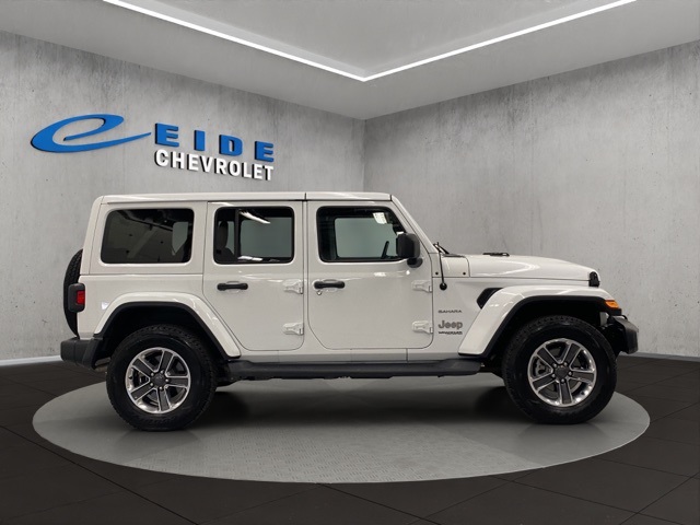 2018 Jeep Wrangler Unlimited Sahara photo 2