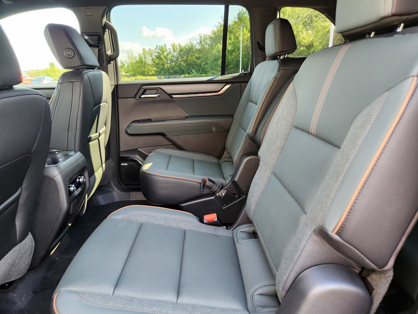 2026 Gmc Acadia AT4 photo 16