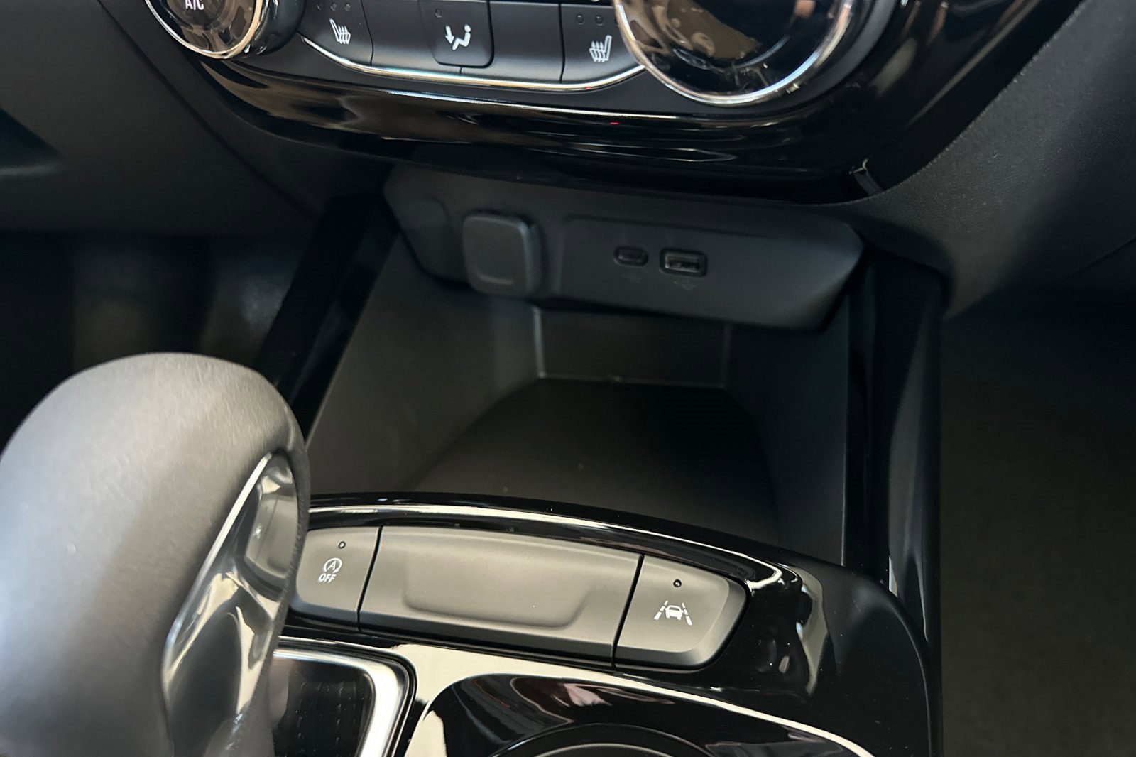 2025 Chevrolet Trax LT photo 28