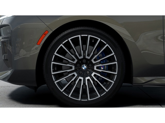 New 2025 Dravit Grey Metallic BMW 760i xDrive image 3