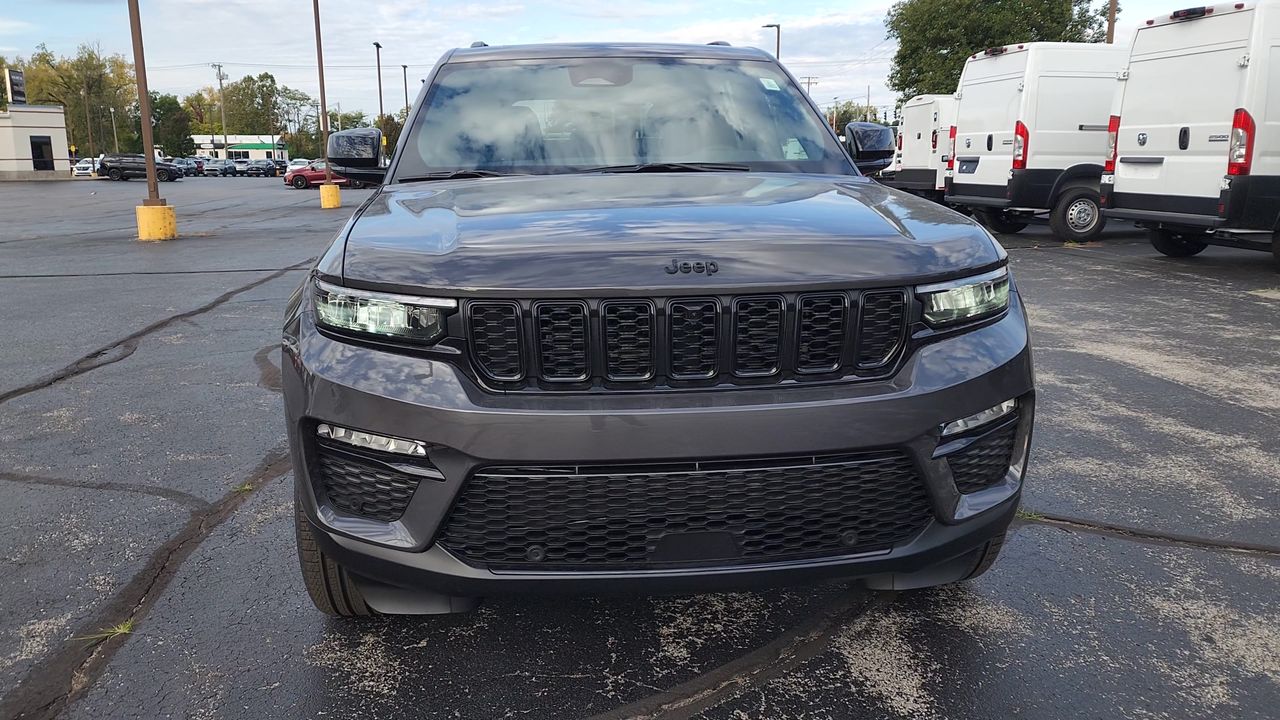 2025 Jeep Grand Cherokee Limited photo 2