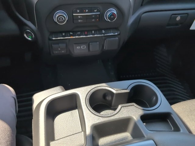 2025 Chevrolet Silverado 2500HD Custom photo 4