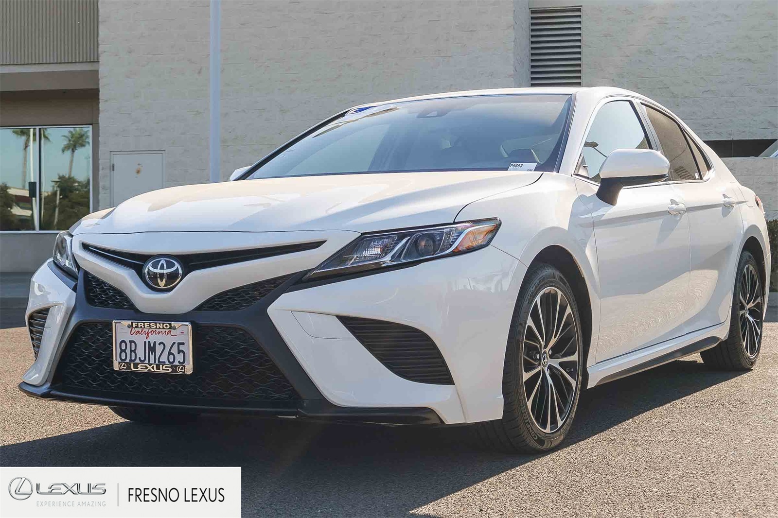 2018 Toyota Camry SE photo 2