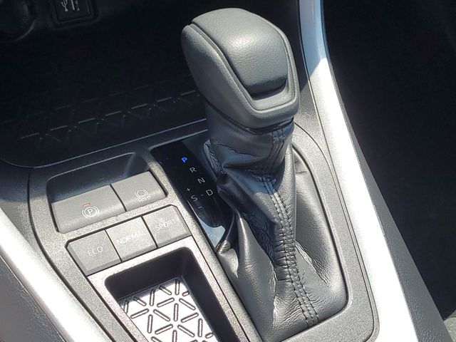 2023 Toyota RAV4 XLE photo 6