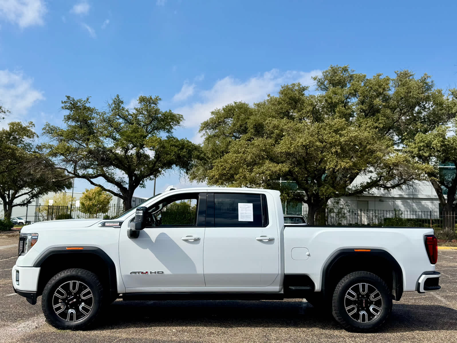 2021 Gmc Sierra 2500 HD AT4 photo 2