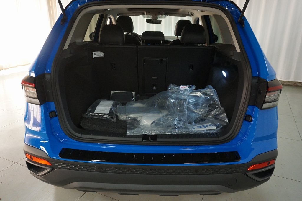 2025 Volkswagen Taos SE photo 24