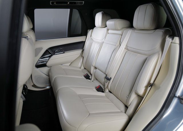 2023 Land Rover Range Rover SE photo 5