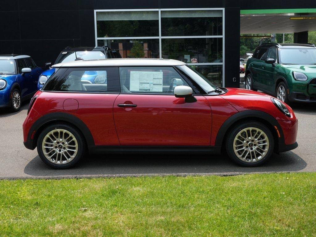 2025 Mini Cooper 2 Door Hardtop Signature photo 4