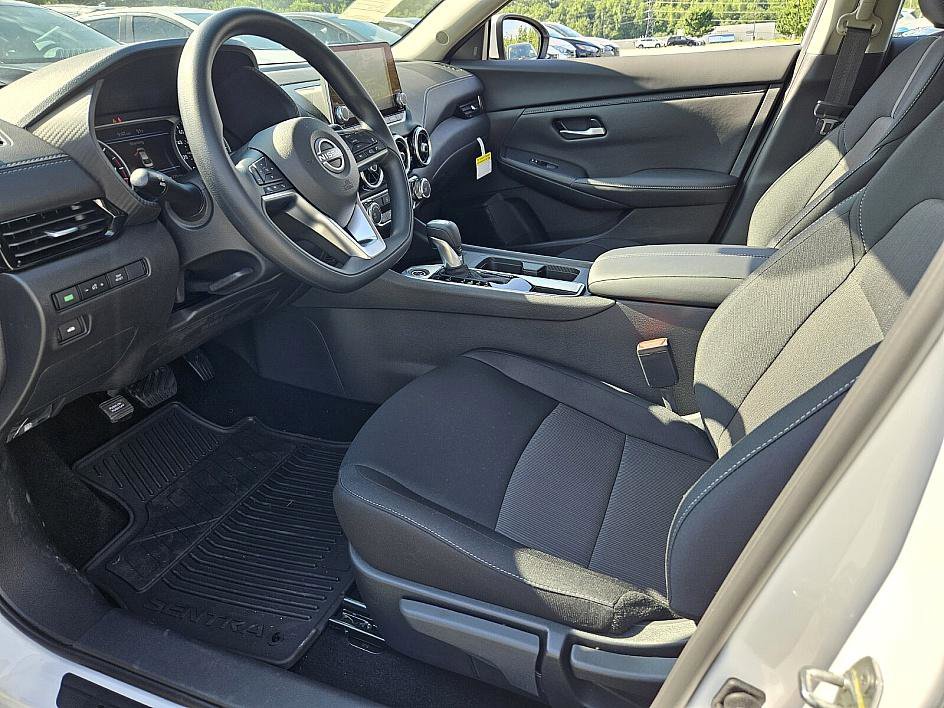 2025 Nissan Sentra SV photo 7