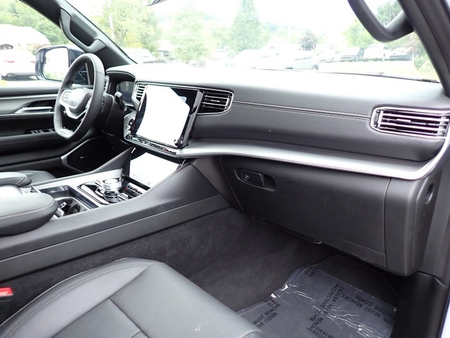 2024 Jeep Wagoneer Series II Carbide photo 12