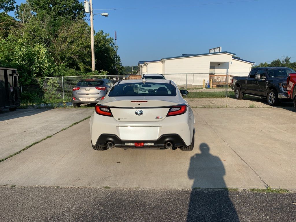2025 Toyota GR86 photo 4