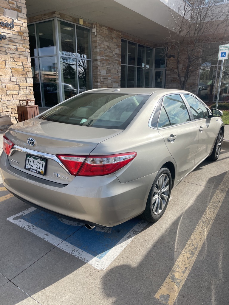 2016 Toyota Camry Hybrid XLE photo 4