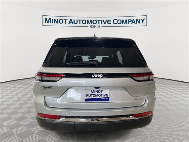 2025 Jeep Grand Cherokee Limited photo 4