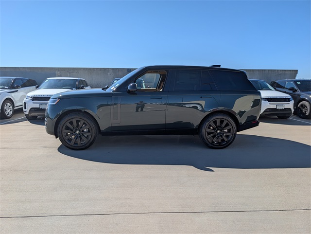 2025 Land Rover Range Rover SE photo 3