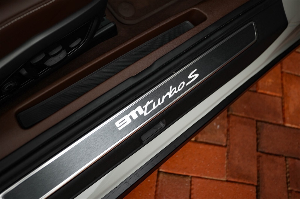 2022 Porsche 911 Turbo S photo 40