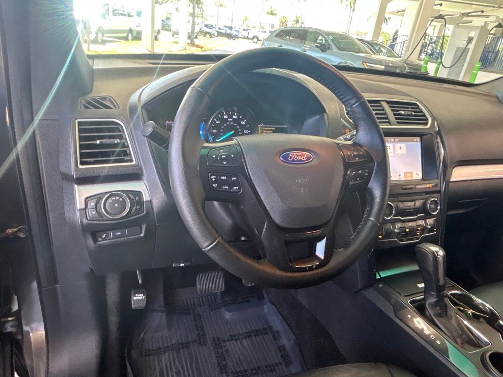 2017 Ford Explorer XLT photo 30