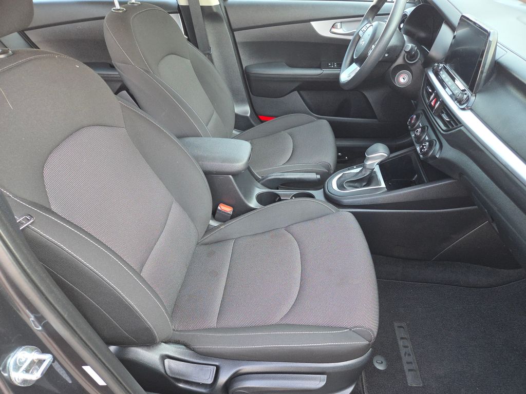 2024 Kia Forte LXS photo 24