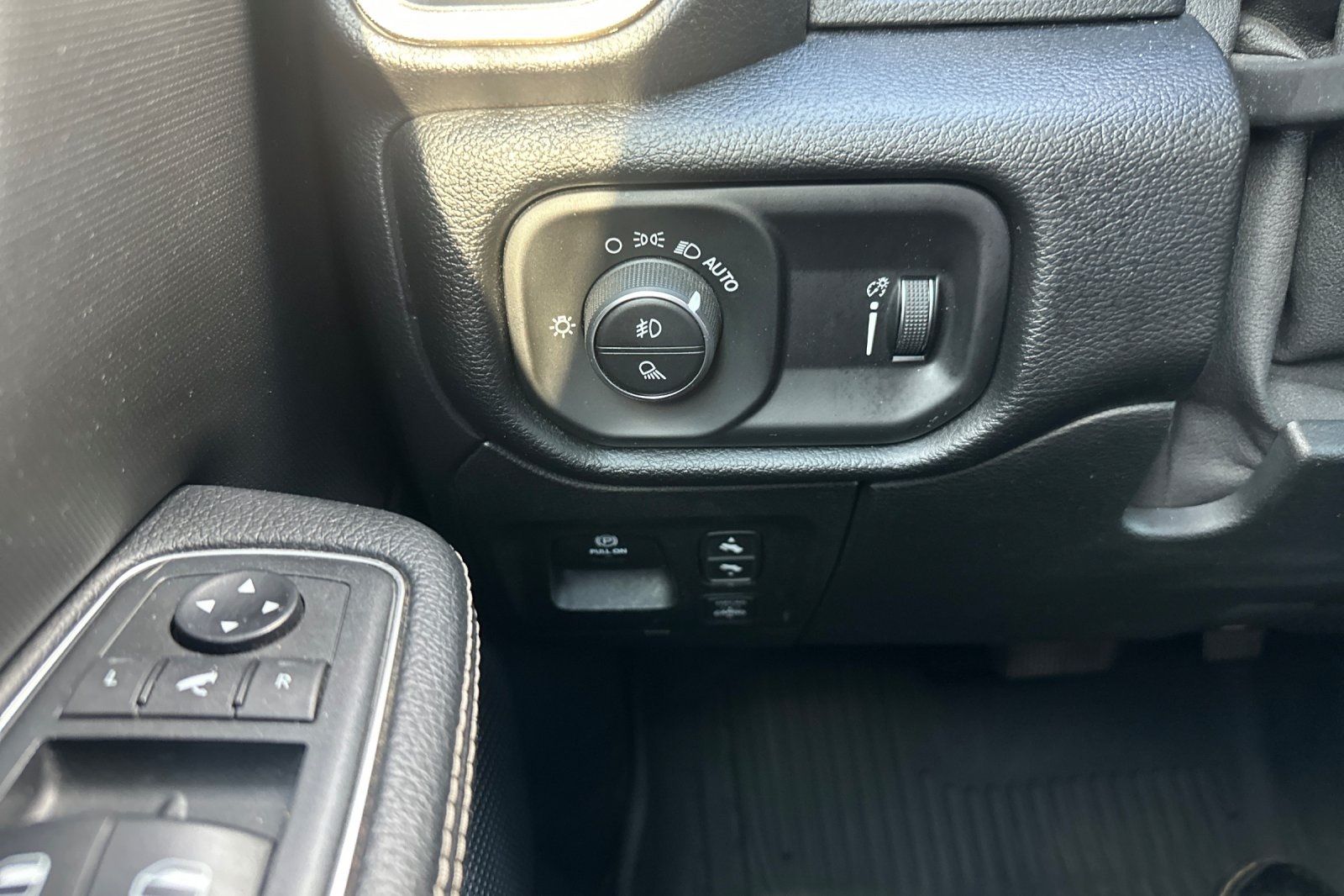 2020 Ram 1500 Rebel photo 33