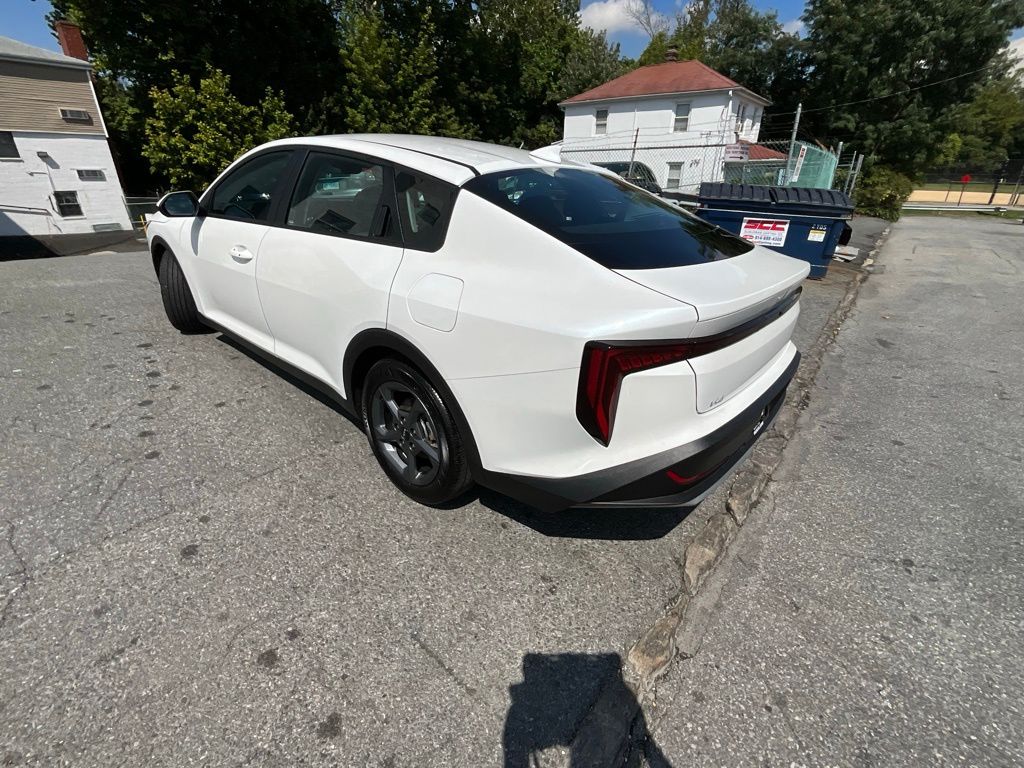 2025 Kia K4 LXS's photo