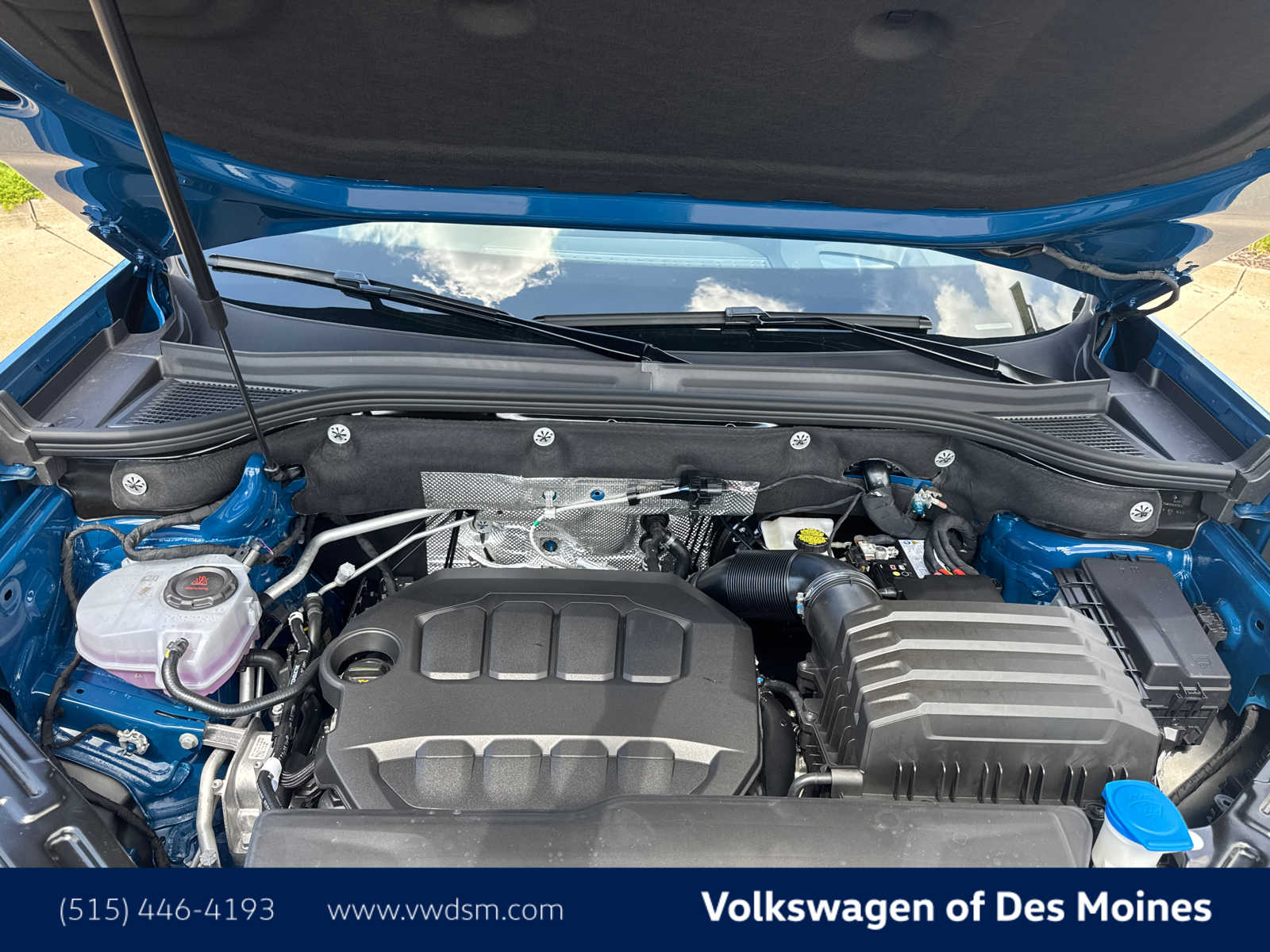 2025 Volkswagen Atlas Cross Sport SEL Premium R-Line photo 8