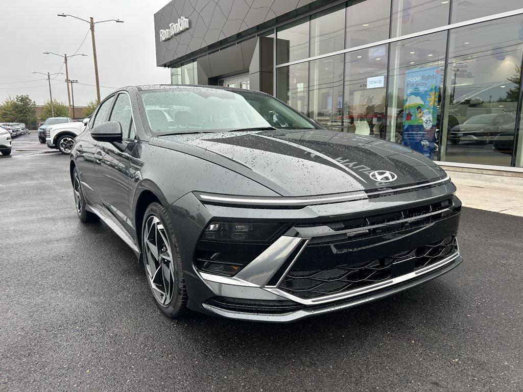 2026 Hyundai Sonata SEL Sport photo 2