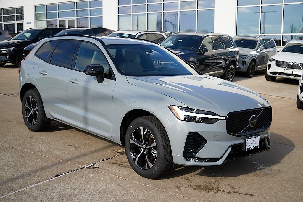 2026 VOLVO XC60 - Image 3