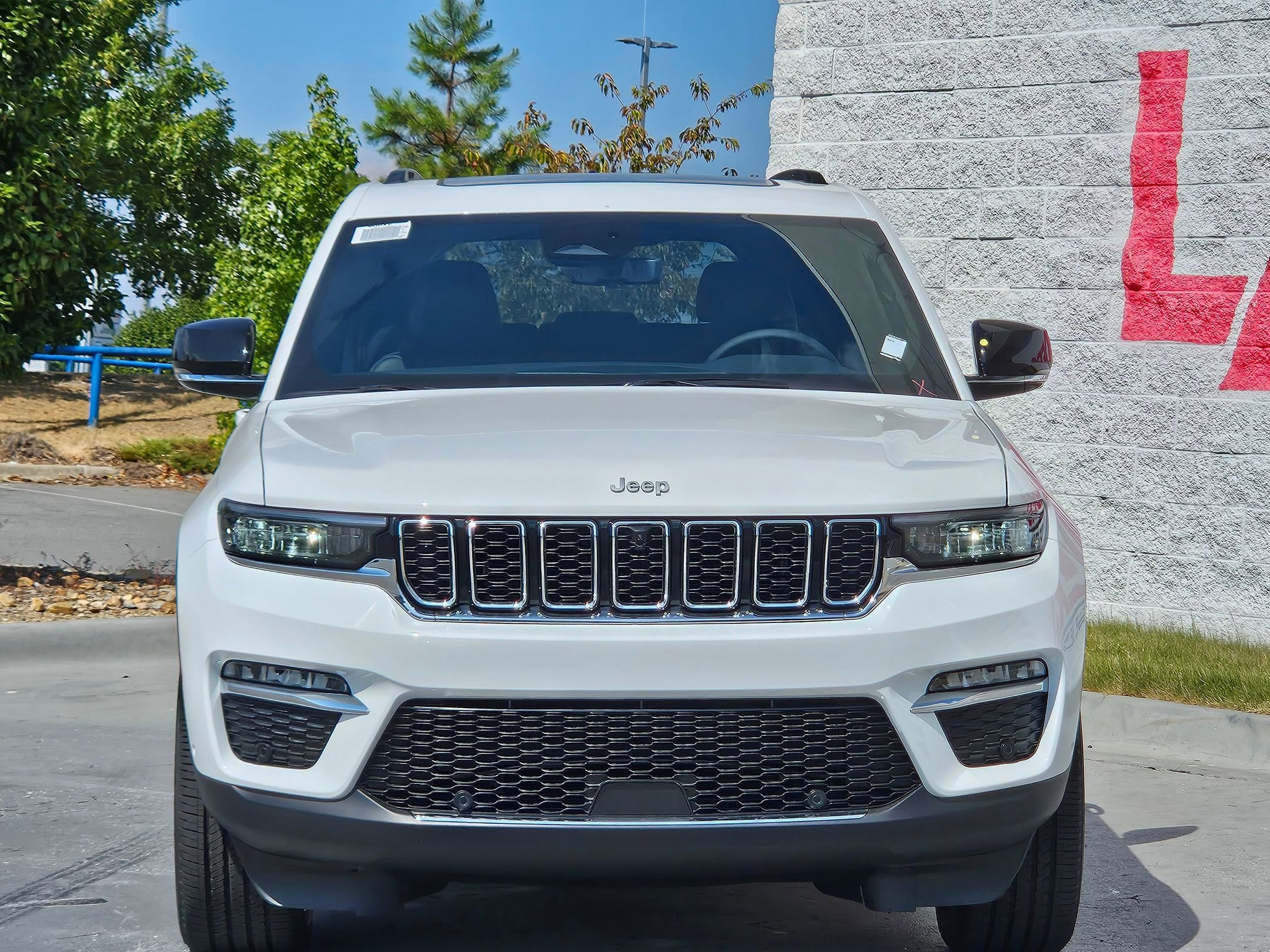 2025 Jeep Grand Cherokee Limited photo 2