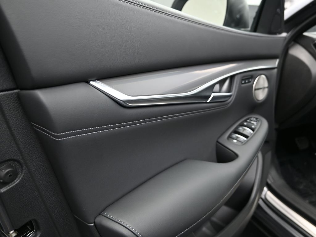 2025 Infiniti QX55 Essential photo 11