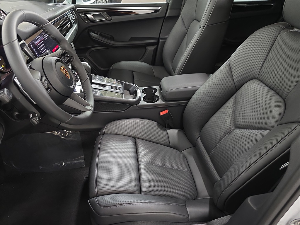 2026 Porsche Macan S photo 5