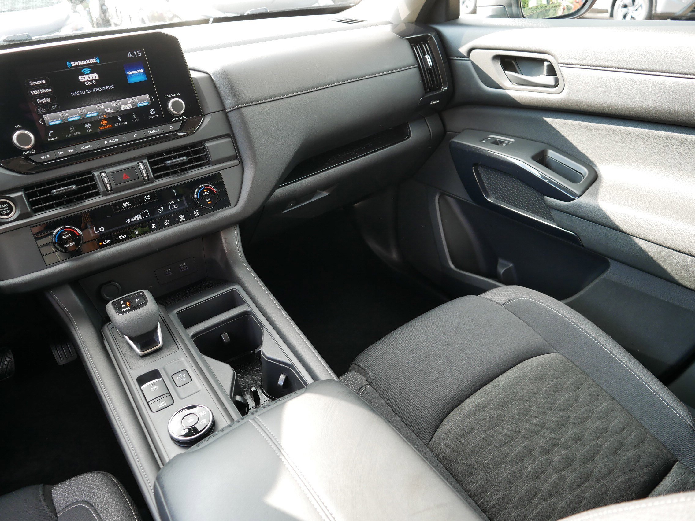 2024 Nissan Pathfinder S photo 8
