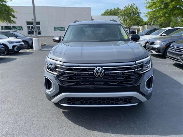2025 Volkswagen Atlas Peak Edition SE photo 2